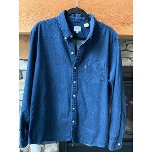 Men’s Levi’s single pocket button down shirt